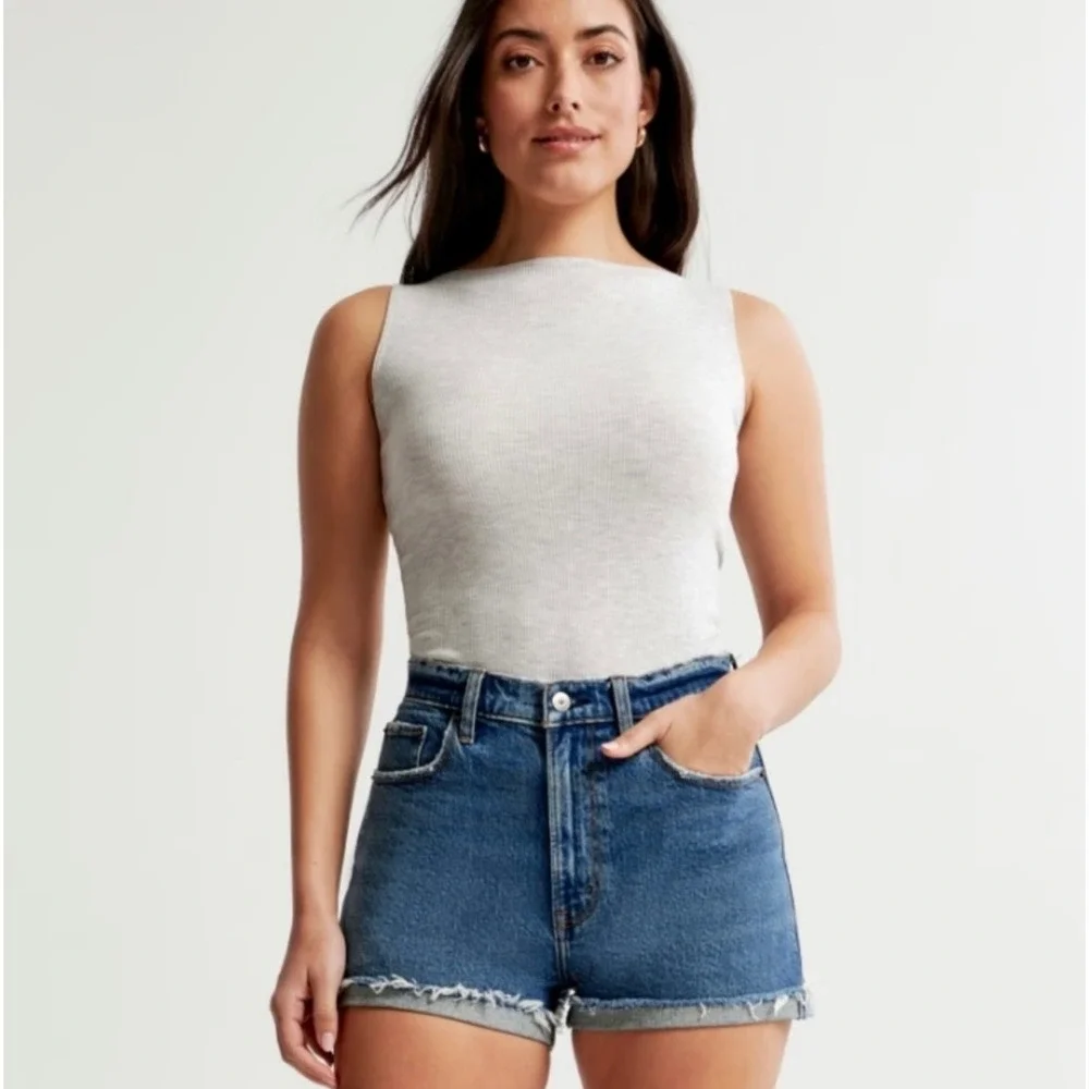 Abercrombie & Fitch The‎ Mom Short High Rise 2.25